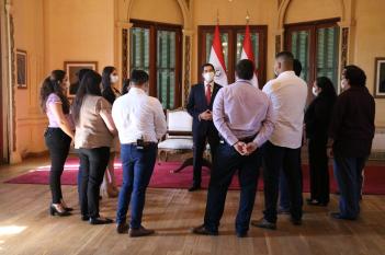 Palacio abrió sus puertas y hubo mano a mano con ministros